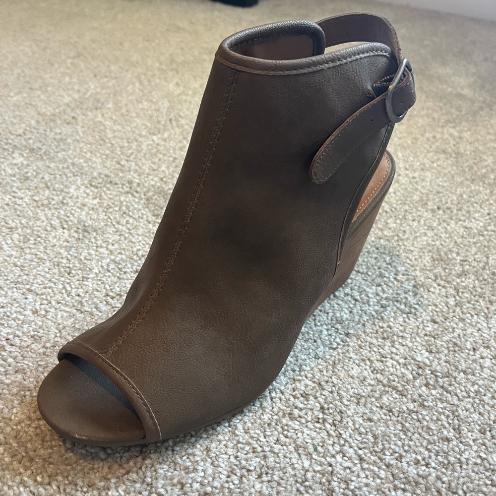 Peep toe wedge heel shoes